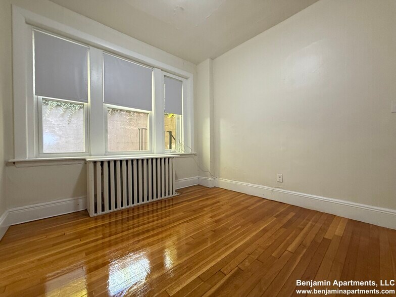 Building Photo - 93 Lancaster Ter