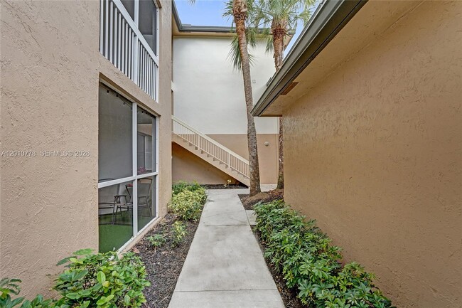 Building Photo - 9901 Westview Dr