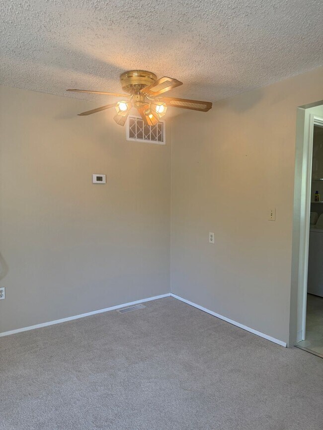 Building Photo - Beautiful 2 bedroom 1 bath Cozy Home for Rent- Minutes from Steilacoom Lake!