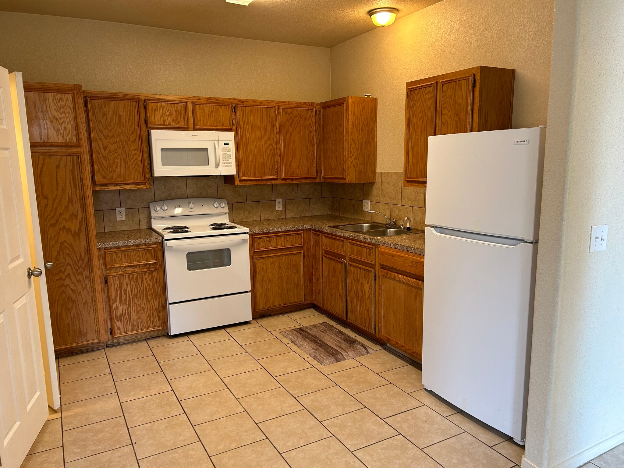 Building Photo - 220 Ryan Cir Apt B