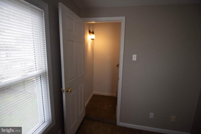 Building Photo - 234 E Linden St