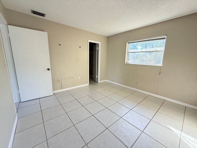 Building Photo - 1 Bedroom 1 Bathroom Available Now!