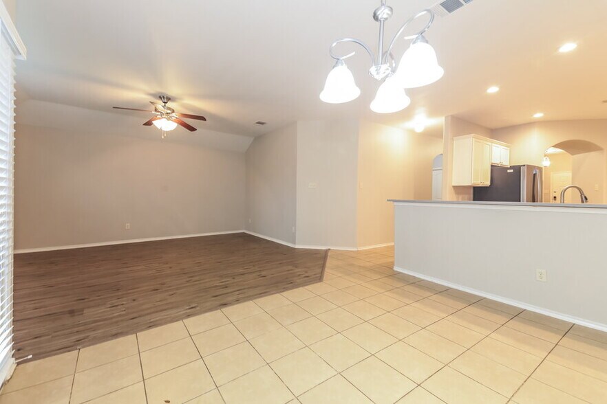 Building Photo - 1813 Cedar Wood Trail