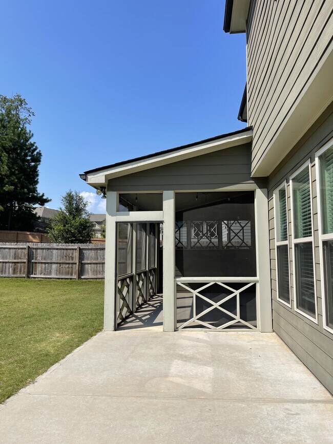 Building Photo - 7531 Silk Tree Pointe