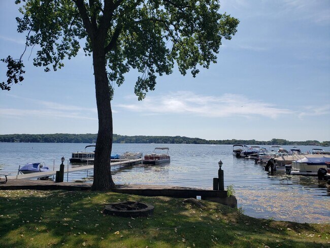Lake front condo - 536 N Cogswell Dr
