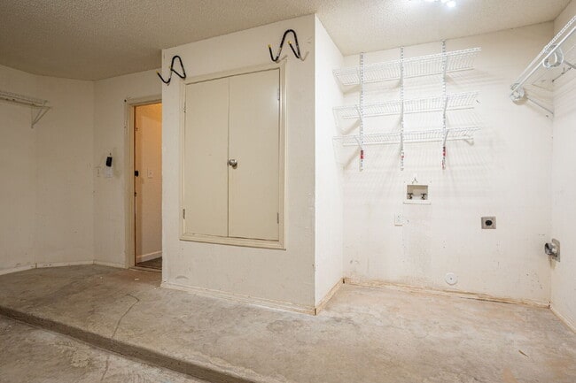 Building Photo - 7041 Falling Leaf Cir