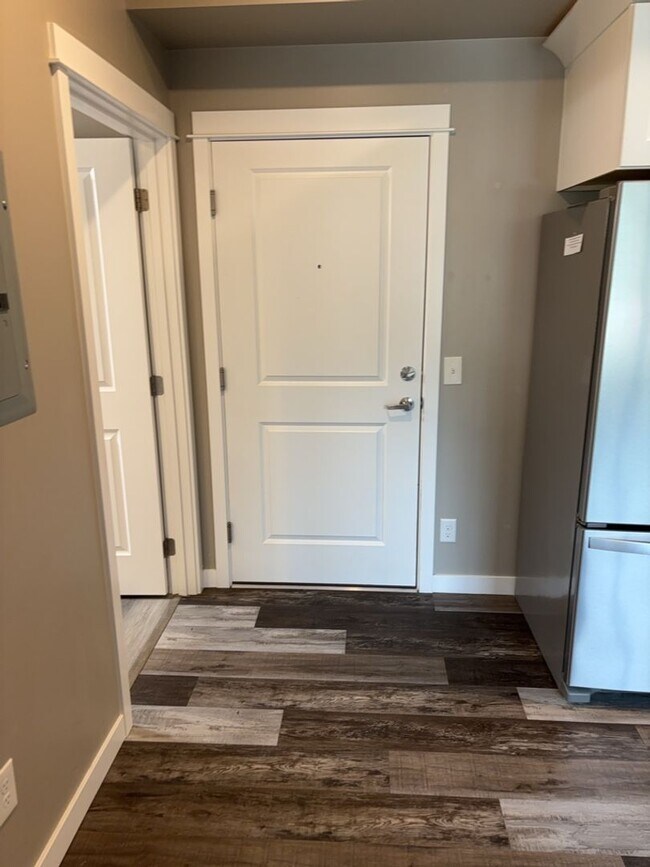 Building Photo - 2 Bed, 2 Bath Unit at the Samish Station!