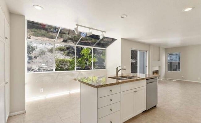 Building Photo - ***COMING SOON*** MOVE IN on 7/20**Desirab...
