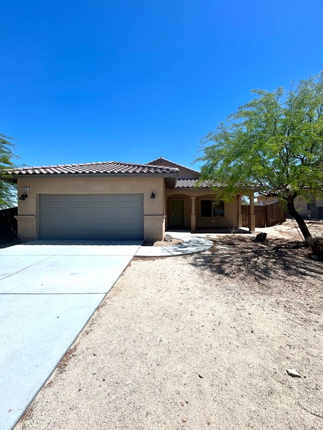 Building Photo - 4 Bedroom / 2 Bathroom efficient home