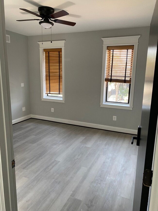 Building Photo - 146 N East Ave