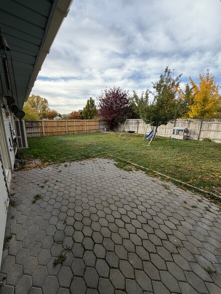 Building Photo - 1578 Onyx Dr
