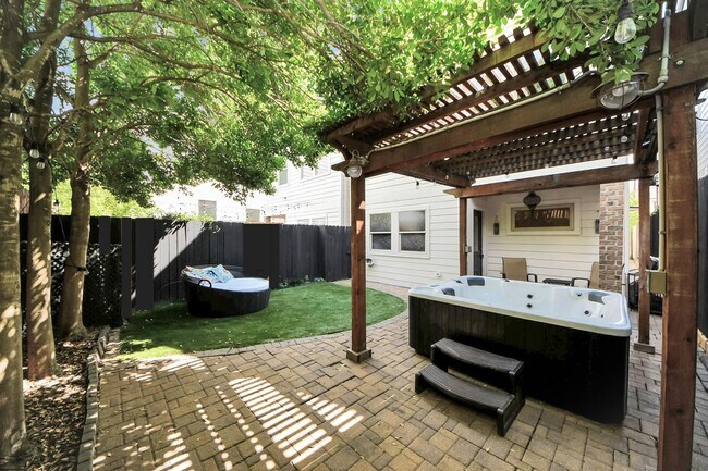 Building Photo - 1305 Birdsall St