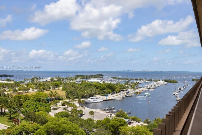 Building Photo - 2901 S Bayshore Dr
