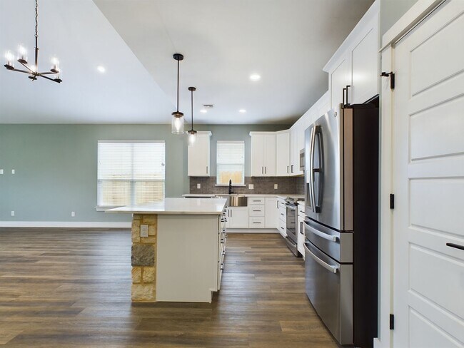 Building Photo - Charming 3-Bedroom Home with Updated Kitchen and Dual-Sink Primary Bath