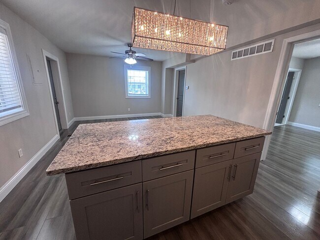 Building Photo - Heart of Webster Groves! *** Large One Bed...