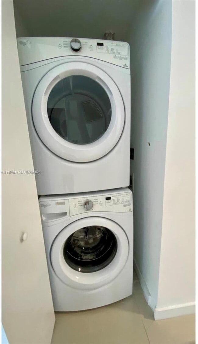 Building Photo - 488 NE 18th St