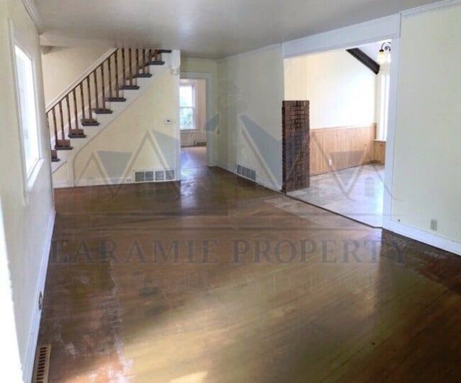 Building Photo - 911 E Steele St