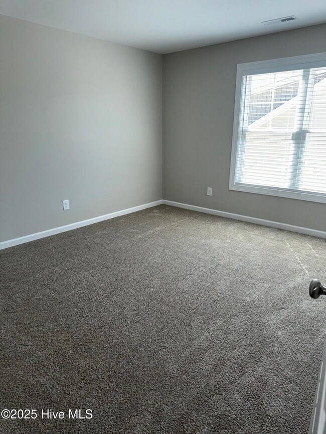 Building Photo - 824 Sarah Rebecca Dr