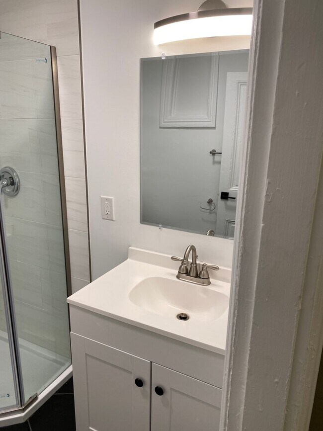 Building Photo - Merchants Lofts V-Upgraded 1 Bedroom