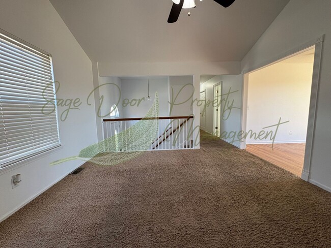 Building Photo - BEAUTIFUL BLUE SPRINGS HOME!!!