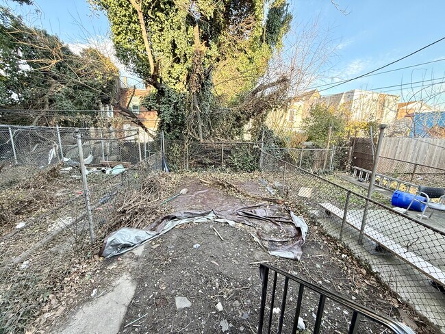 Building Photo - 7019 Saybrook Ave