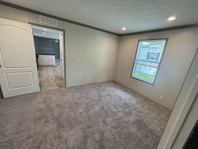 Building Photo - 261 Cambridge Dr