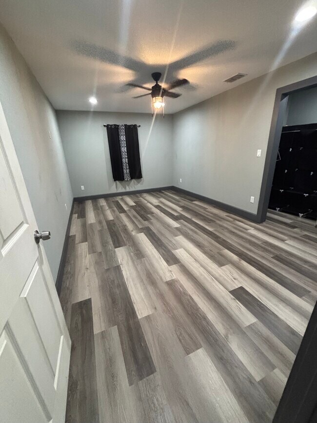 Building Photo - 2675 Golf Dr