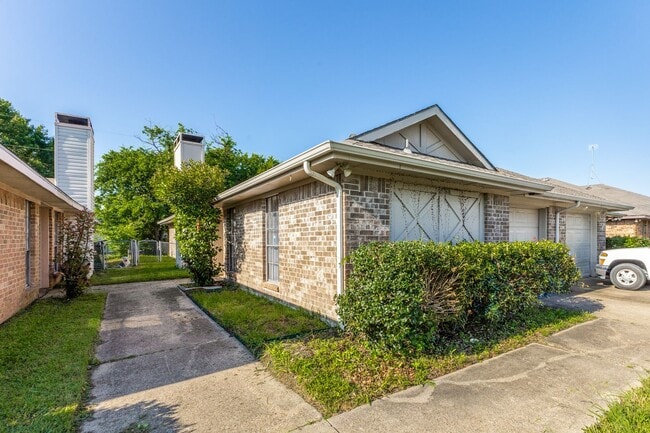 Building Photo - 7406 Amherst Dr