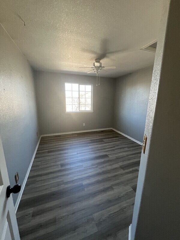 Building Photo - 1324 W 111th Pl