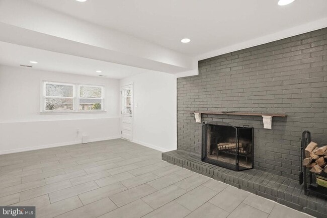 Building Photo - 9518 Blanchard Dr