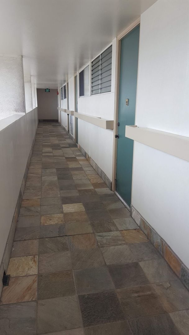 Building Photo - Kapiolani - Ala Wai Skyrise - 1 Bdrm/1 Bat...