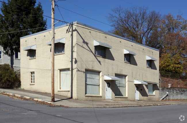 Primary Photo - 737 Gaston Ave