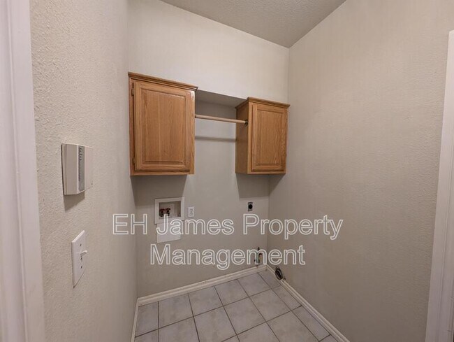 Building Photo - 9914 S 99th E Ave