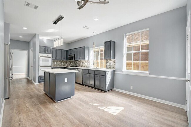Building Photo - 6563 Needham Ln