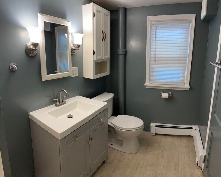 Bathroom - 105 Chambers St
