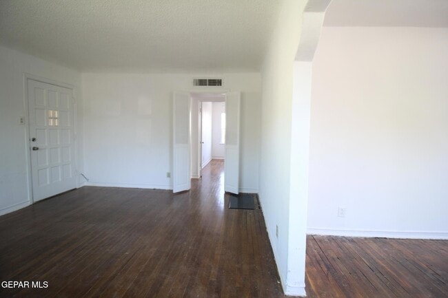 Building Photo - 3200 Richmond Ave