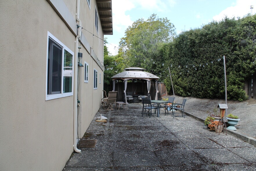 Building Photo - 272 Sea Ridge Rd