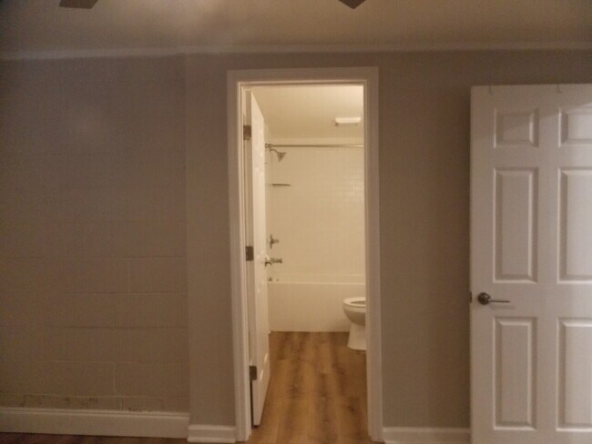 Building Photo - 204 Brookwood Pl