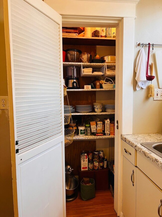 Building Photo - 3668 Wilmington Ave