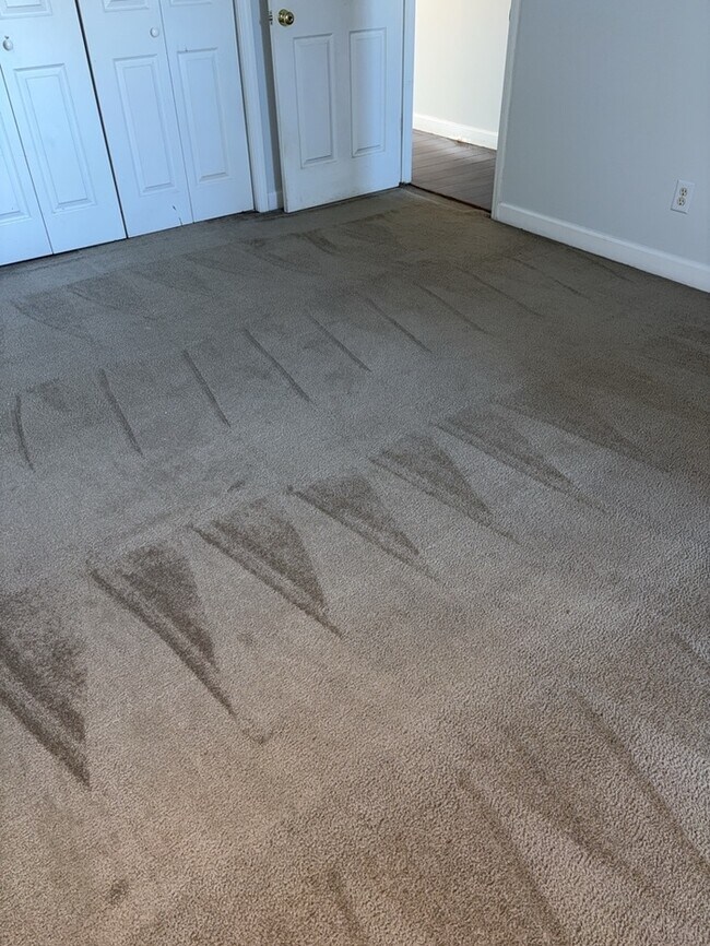 Building Photo - 3 Bedroom 2 Bathroom