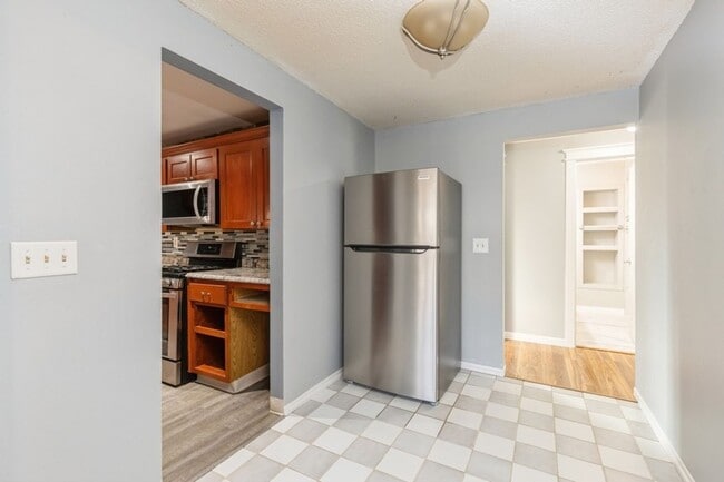 Building Photo - CHARMING RANCH!! 3 Bedroom, 2 Bath Home in Windsor Heights