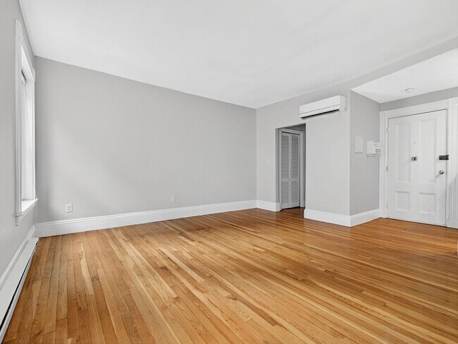 Building Photo - 232 Newbury St