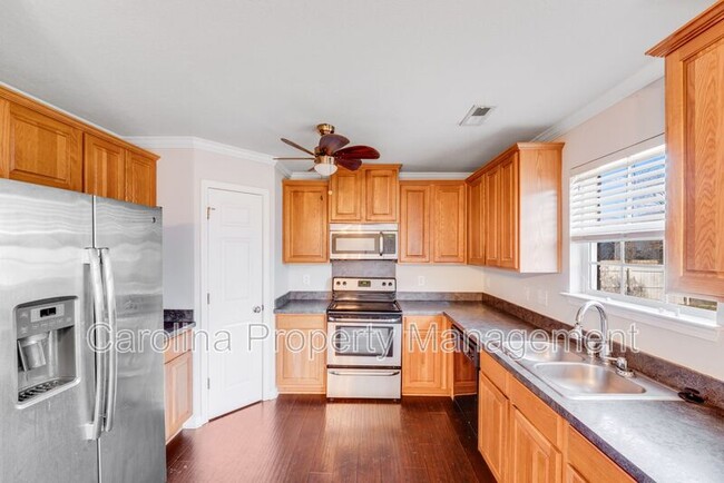 Building Photo - 7020 Bullock Dr