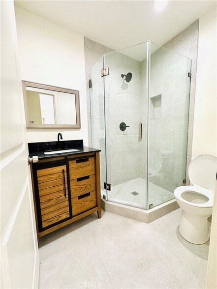 Building Photo - 11104 Oxnard St