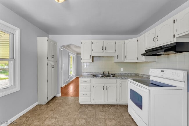 Building Photo - 15604 Benhoff Dr