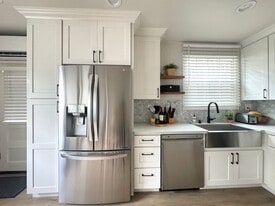 Building Photo - 630 E San Antonio Dr