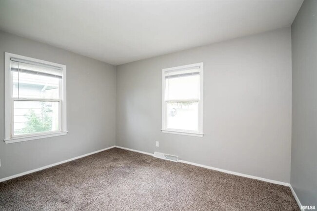 Building Photo - West Cindy Lane