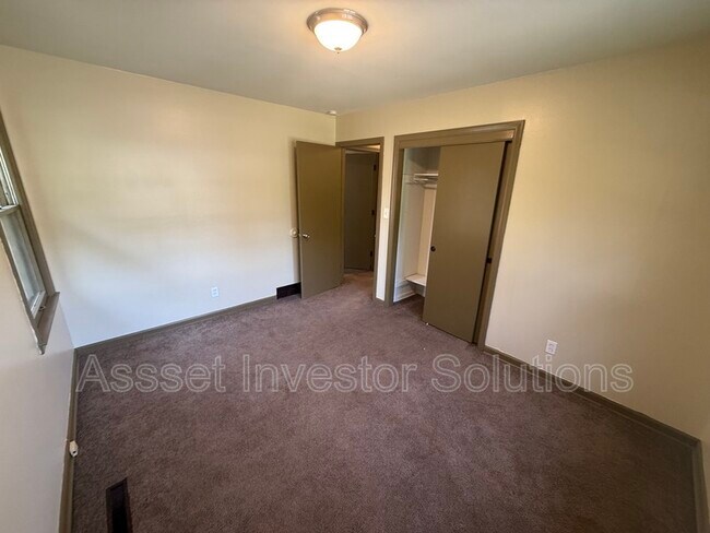 Building Photo - 9605 Belmont Ave