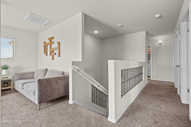 Building Photo - 956 Clapham St