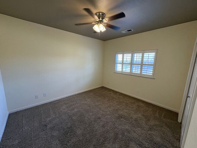 Building Photo - 540 W Birch Ct
